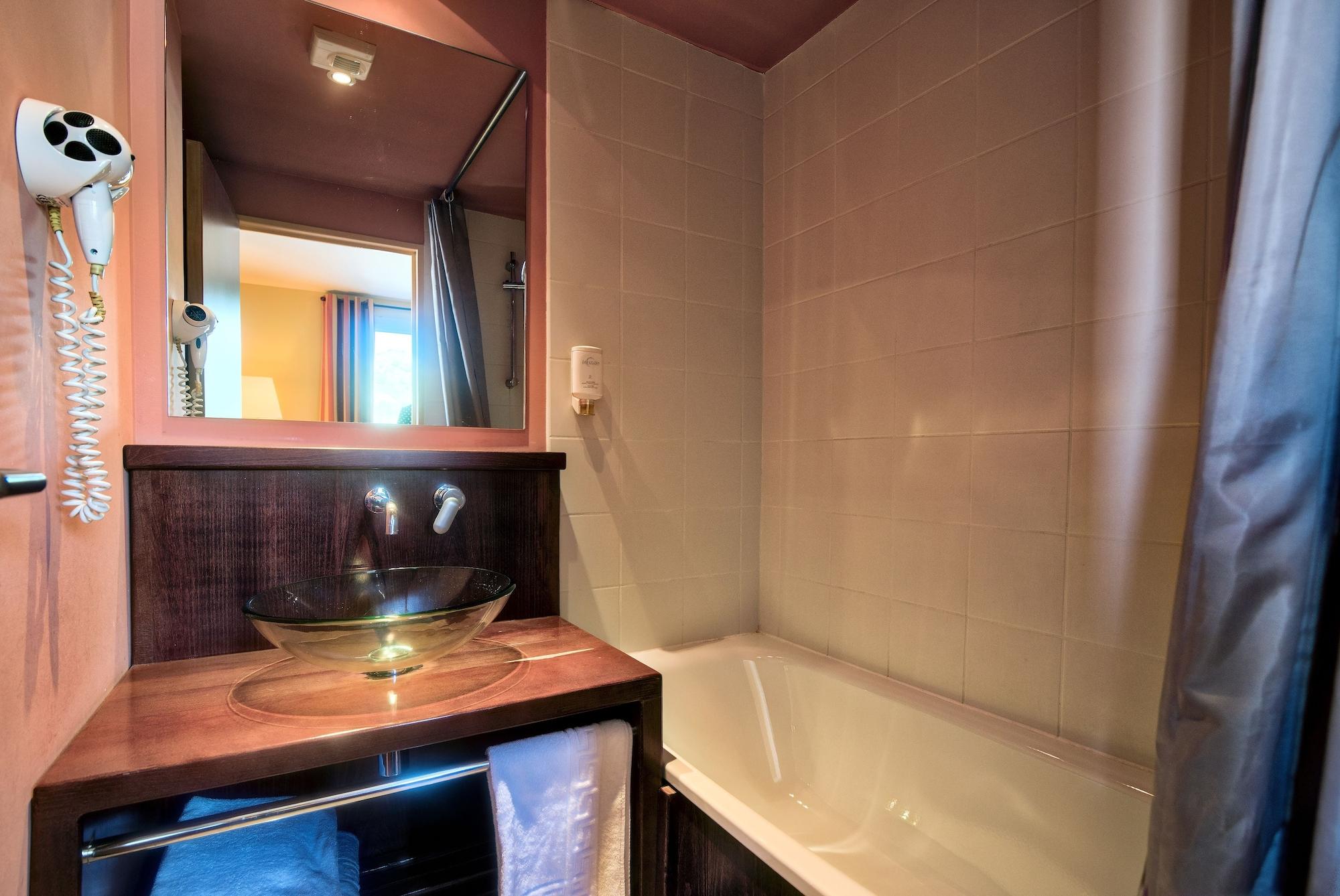 Les Jardins De Aparthotel 3*